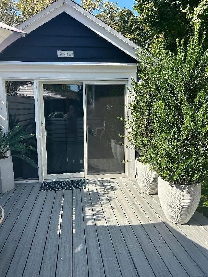 Adorable 1 Bedroom Cottage New York