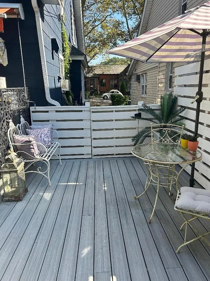 Adorable 1 Bedroom Cottage New York Apartment