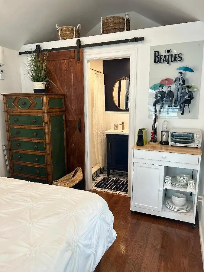 Adorable 1 Bedroom Cottage New York