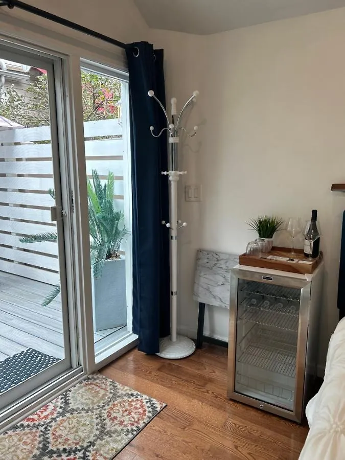Adorable 1 Bedroom Cottage New York 0*,