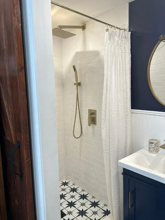Apartment Adorable 1 Bedroom Cottage New York