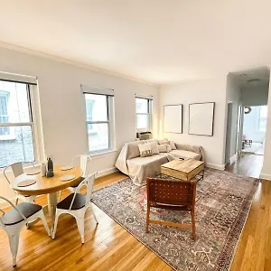 Apartment Upper East Side 2 Bedrooms Gem, New York